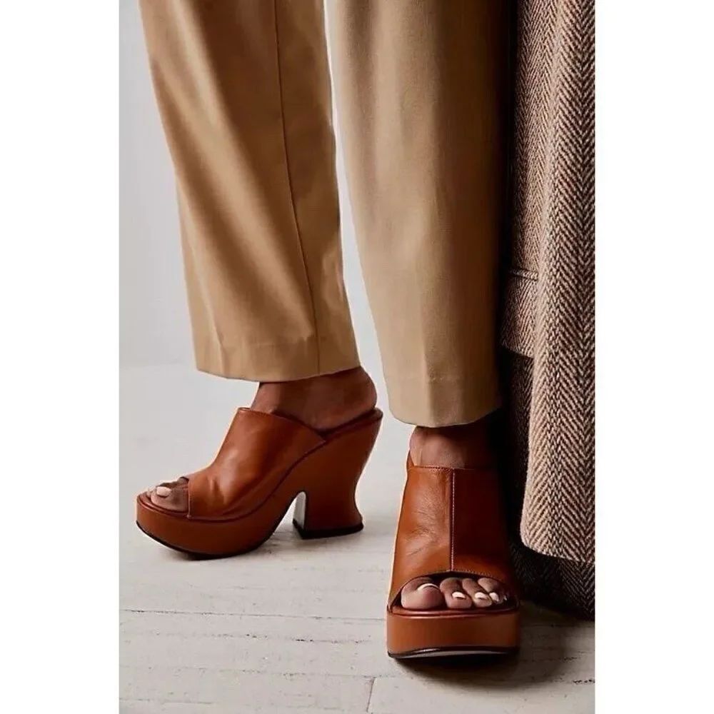 NEW FREE PEOPLE INTENTIONALLY BLANK Sz 41 RAVEN PLATFORM HEEL MULE TAN LEATHER